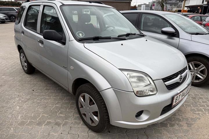 Sølv Suzuki Ignis fra 2004