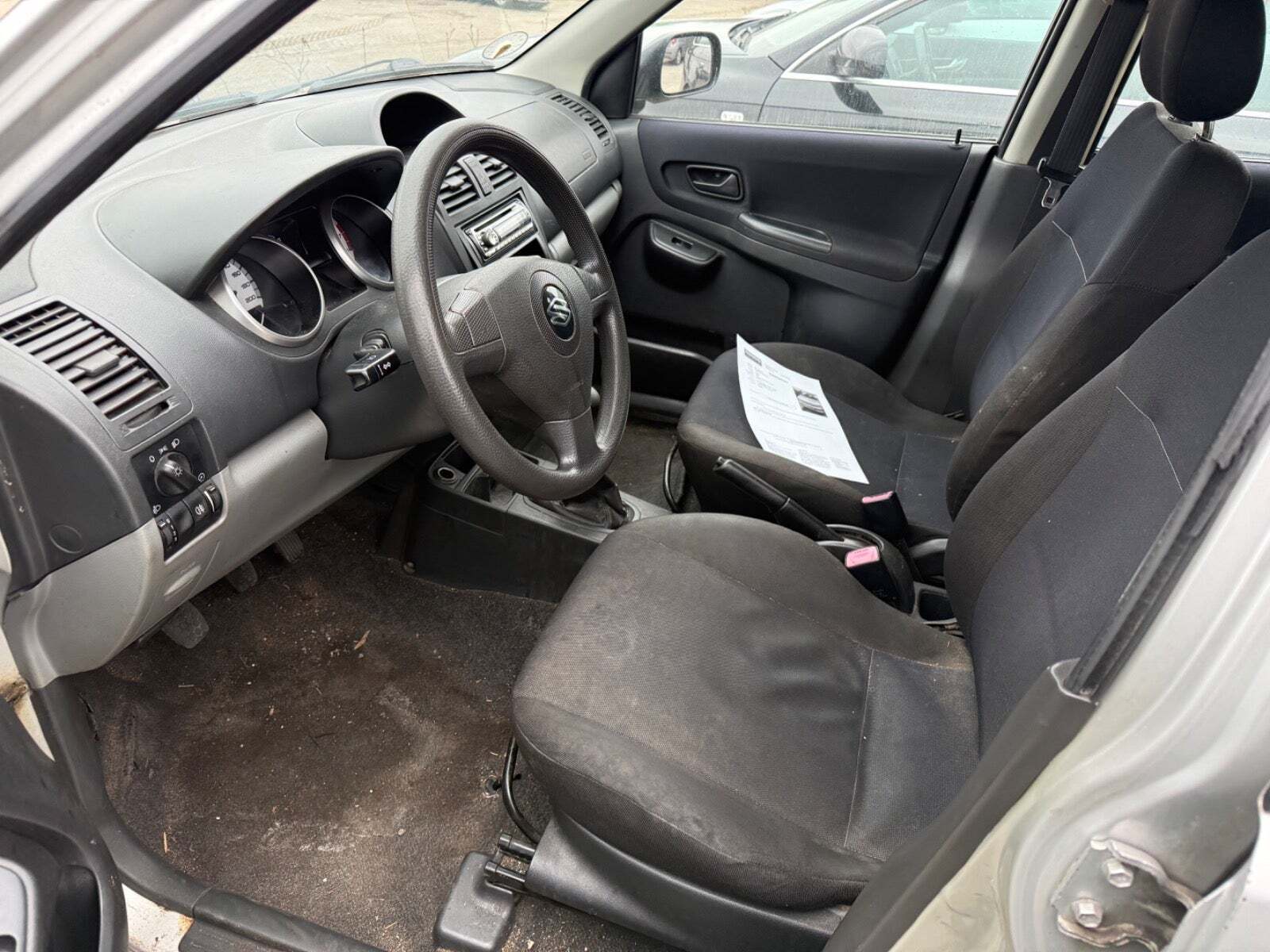 Sølv Suzuki Ignis fra 2004