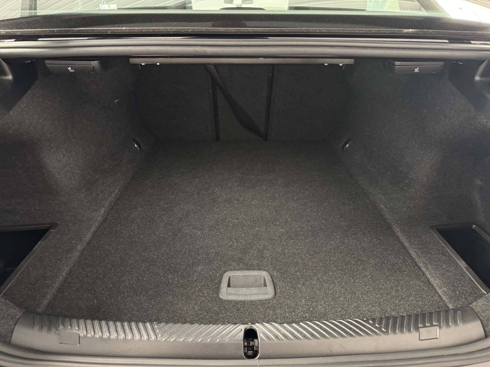 Sort BMW i5 fra 2024