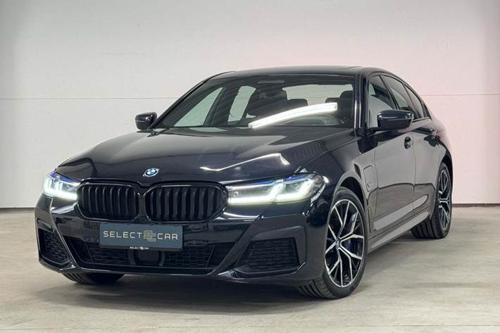 Sort BMW 545e fra 2022