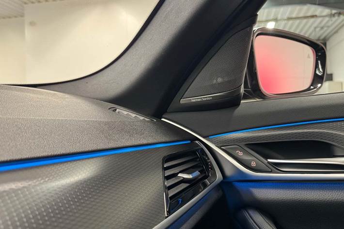 Sort BMW 545e fra 2022