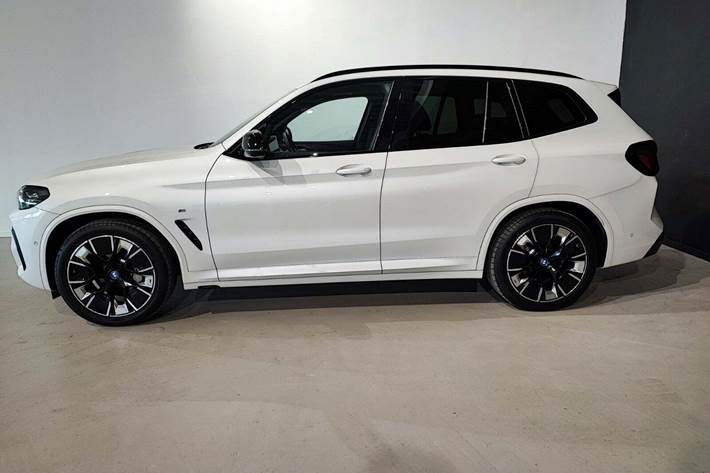 Hvid BMW iX3 fra 2024