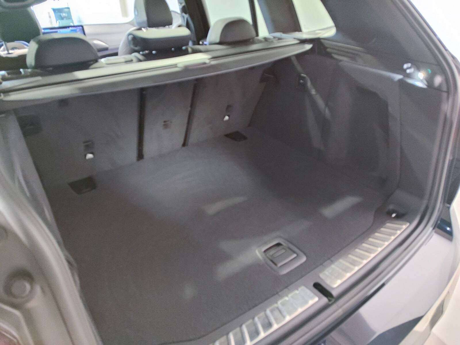 Blå BMW iX3 fra 2023