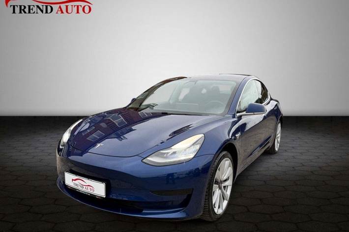 Blå Tesla Model 3 fra 2020