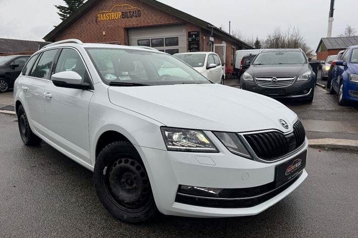 undefined Skoda Octavia fra 2018 set udefra