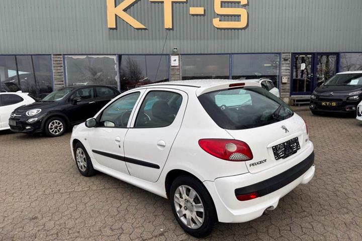 undefined Peugeot 206+ fra 2011 set udefra