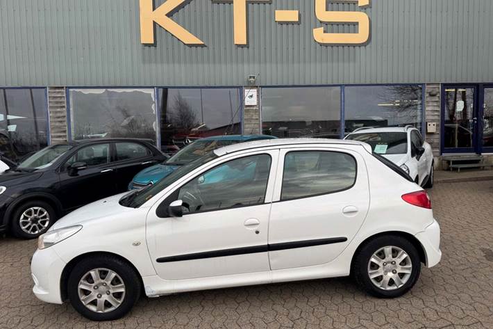 undefined Peugeot 206+ fra 2011 set udefra