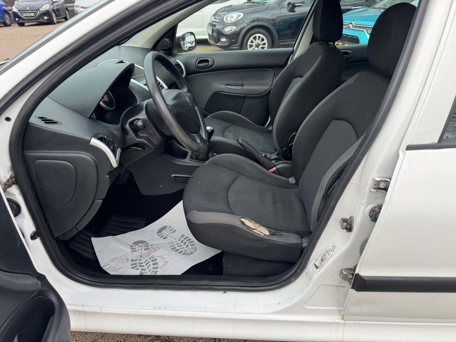 undefined Peugeot 206+ fra 2011 set indefra