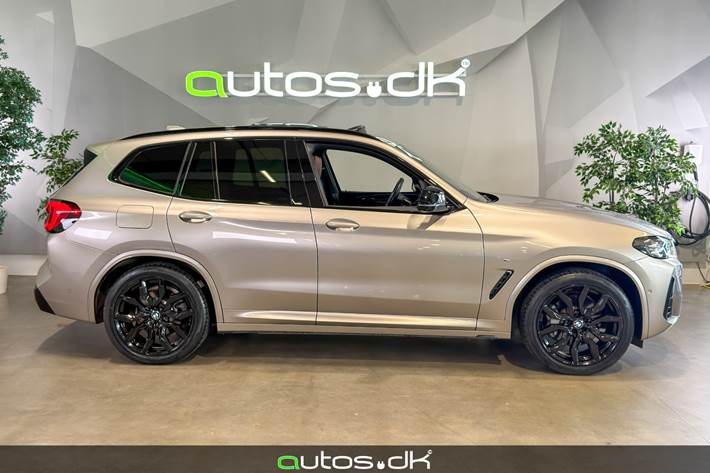 Orange BMW iX3 fra 2022