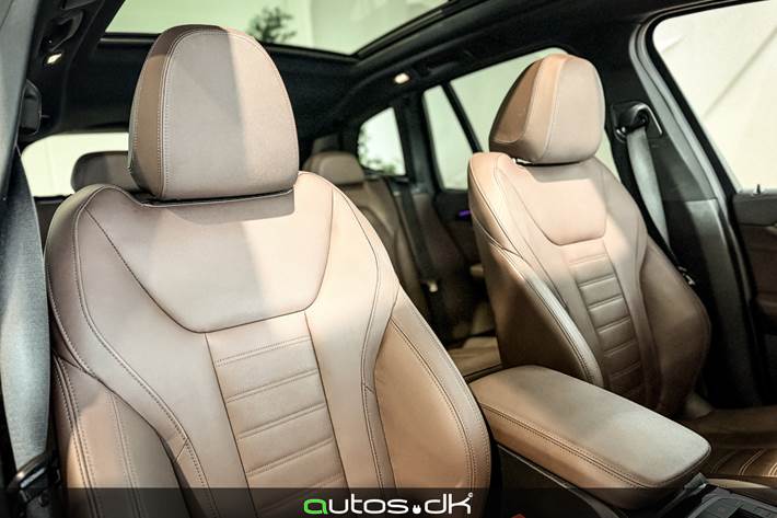 Orange BMW iX3 fra 2022