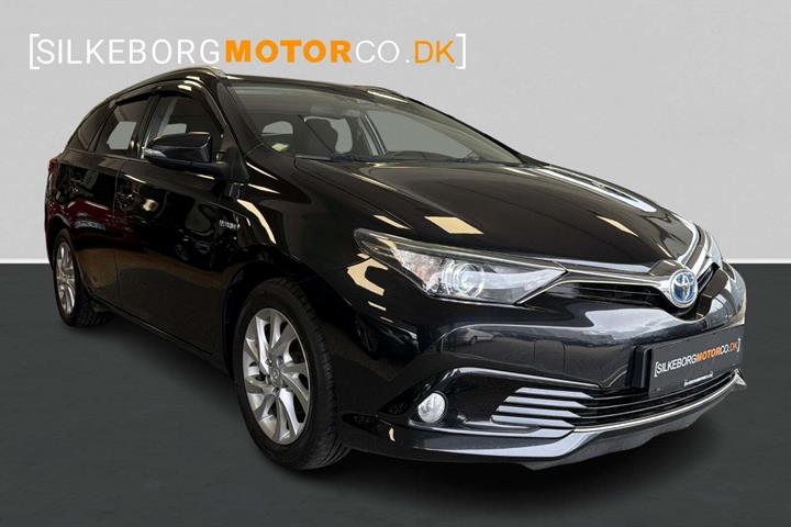 Sort Toyota Auris fra 2015 set udefra