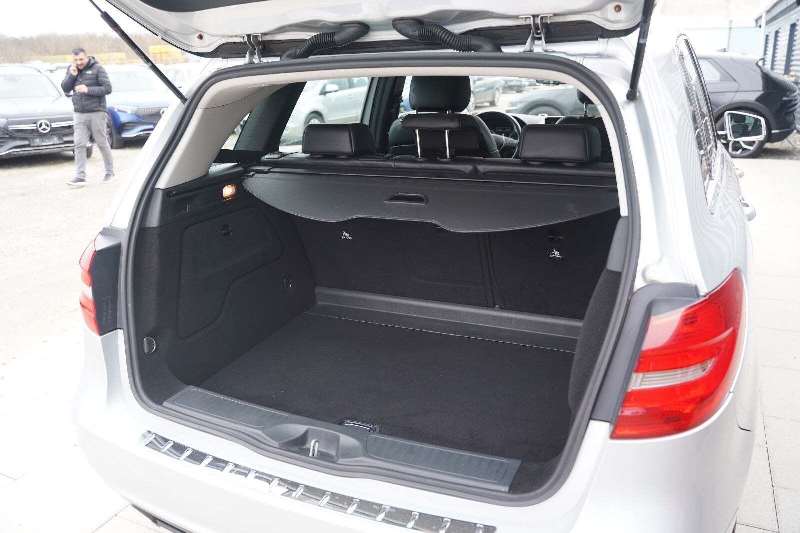 Sølv Mercedes B200 fra 2012