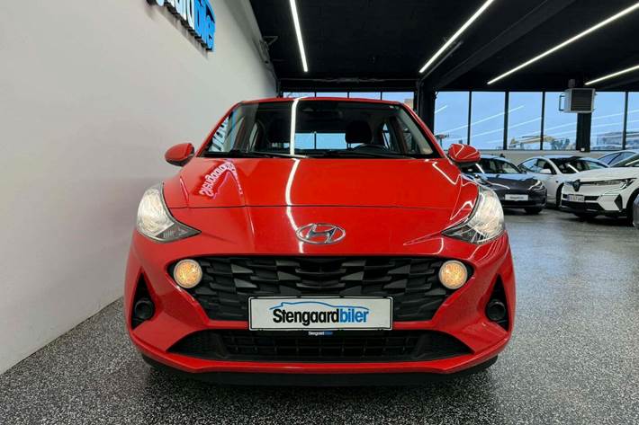 Rød Hyundai i10 fra 2020