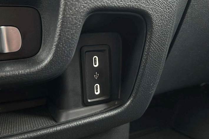 Hvid Mercedes Vito 114 fra 2024