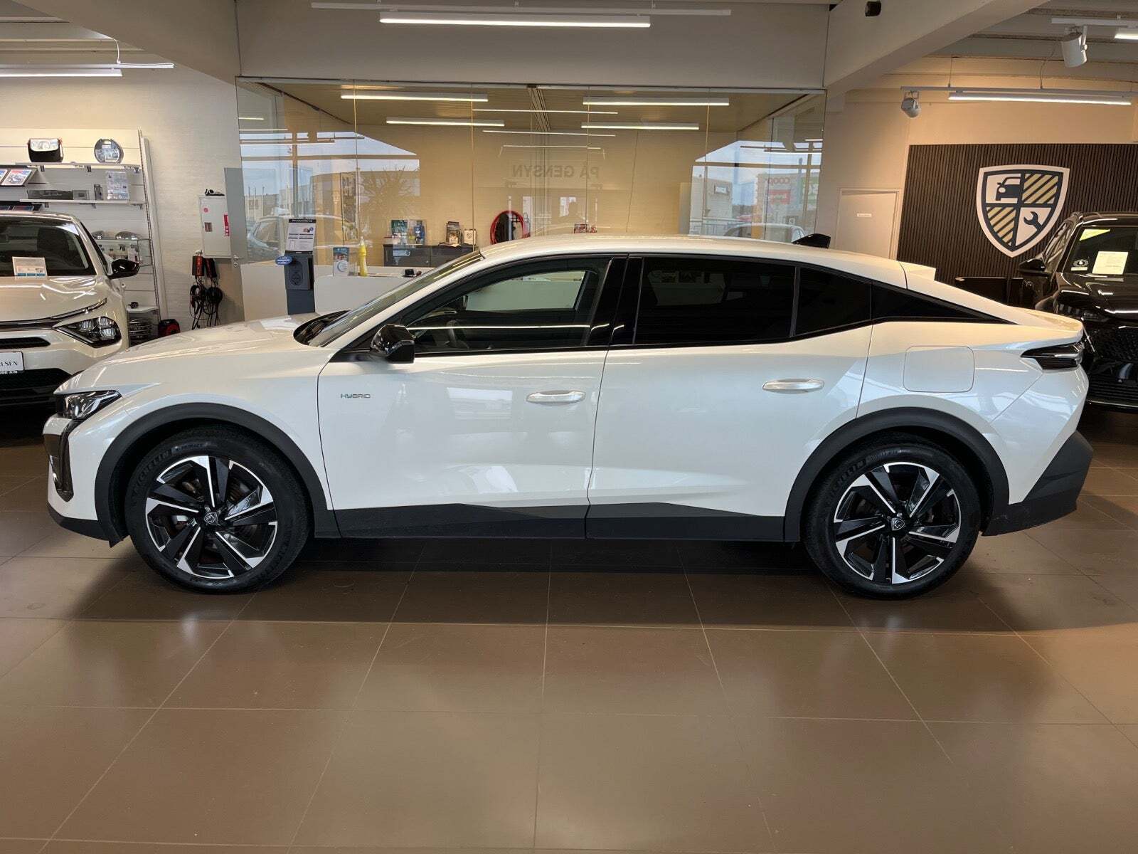 Peugeot 408 1,6 Hybrid Allure Pack EAT8