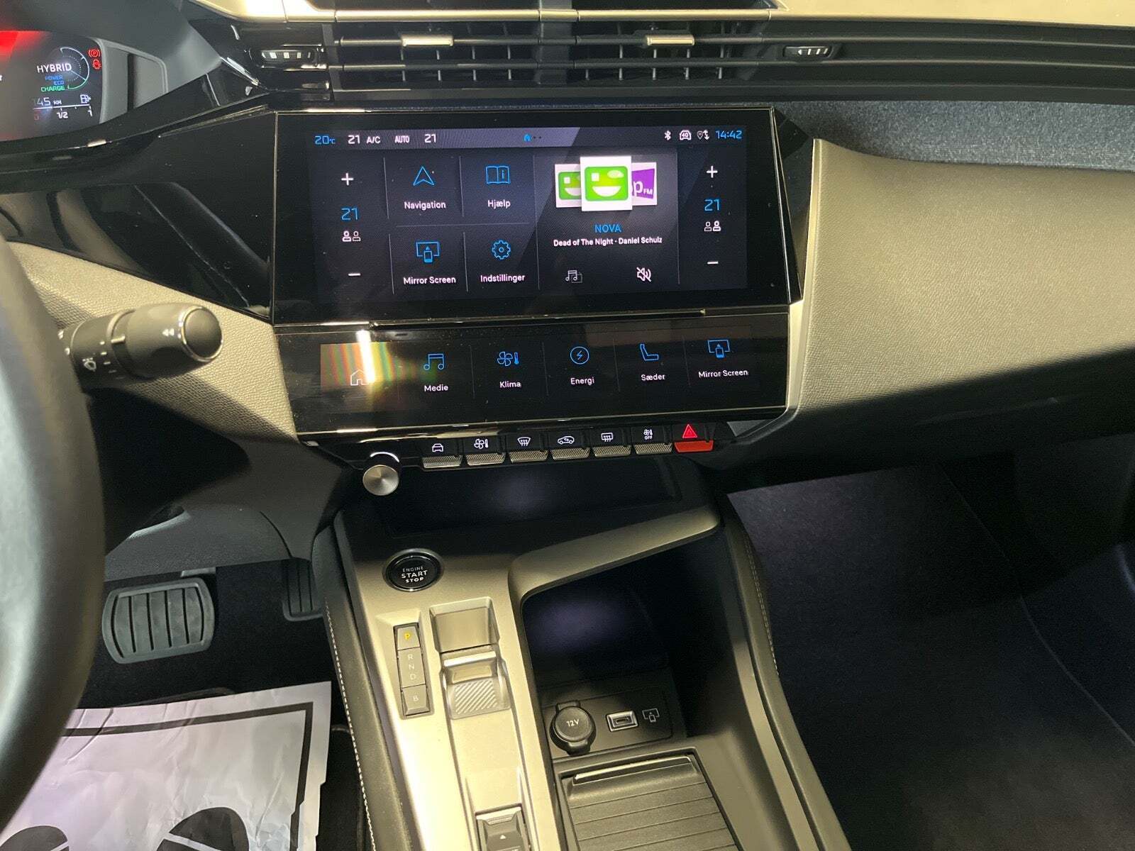 Hvid Peugeot 408 fra 2023