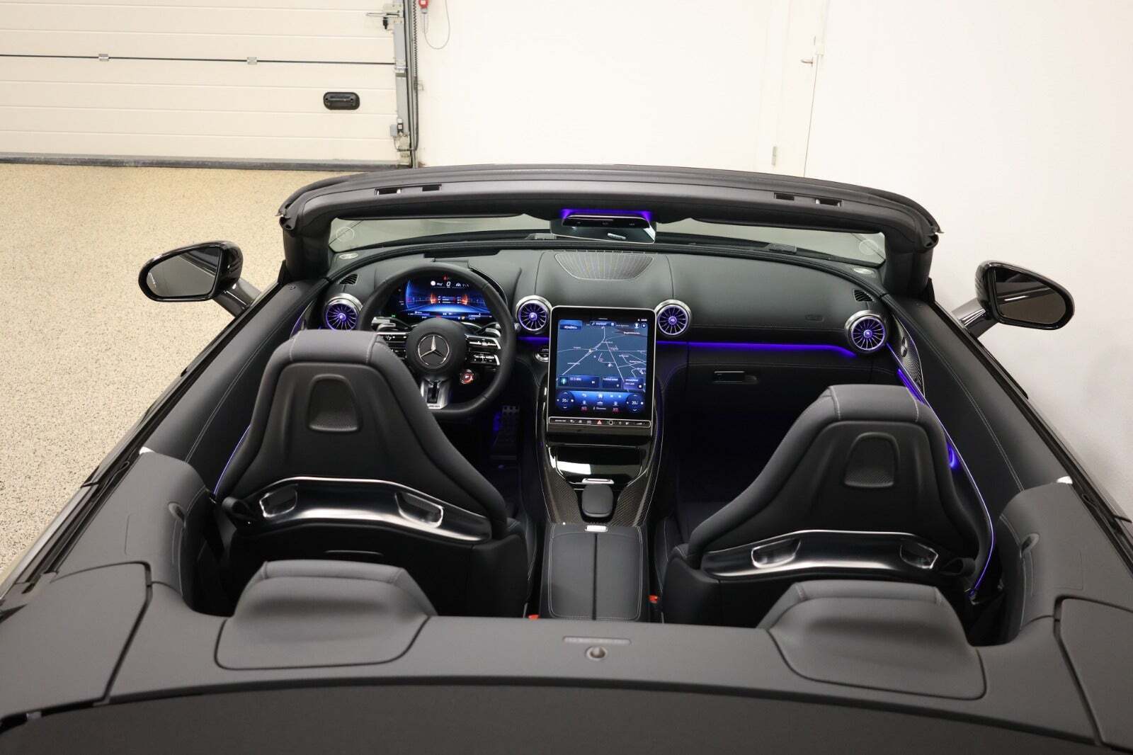 Grå Mercedes SL63 fra 2023