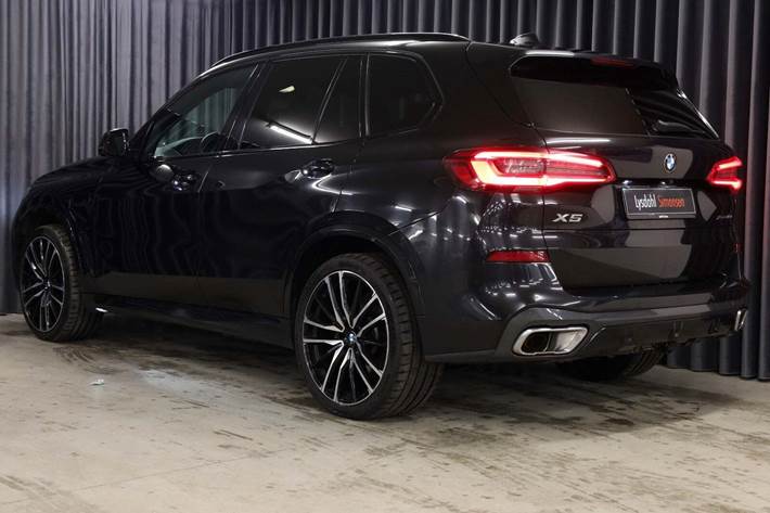Sort BMW X5 fra 2020