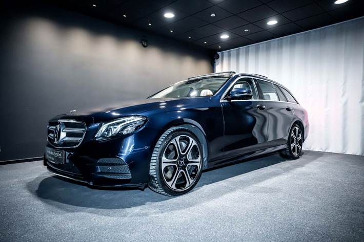 Blå Mercedes E450 fra 2019