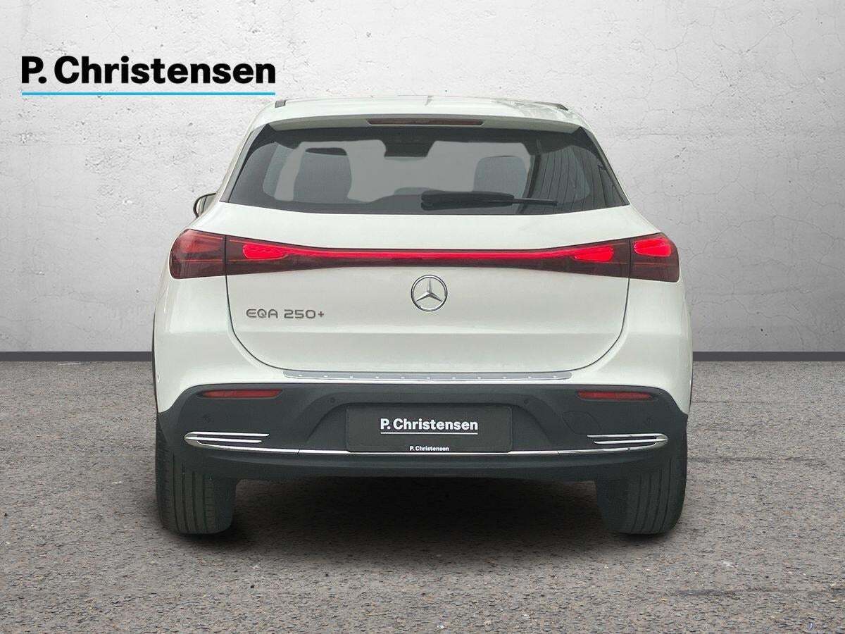 Mercedes EQA250+