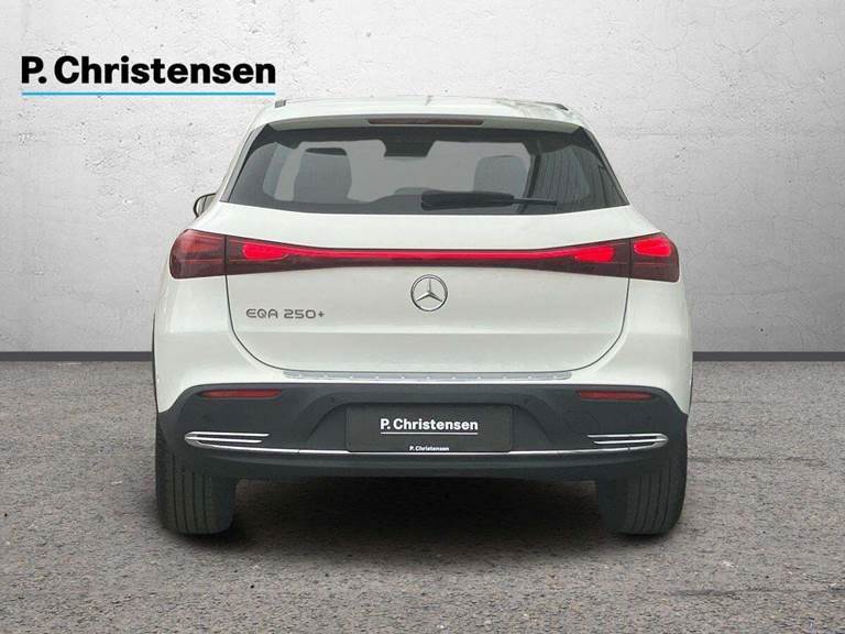 Mercedes EQA250+