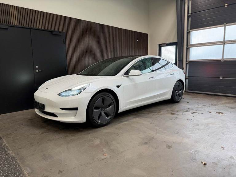 Tesla Model 3 Standard Range+ RWD