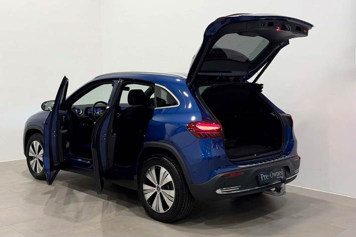 Blå Mercedes EQA300 fra 2025