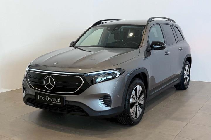 Grå Mercedes EQB250 fra 2023 set udefra