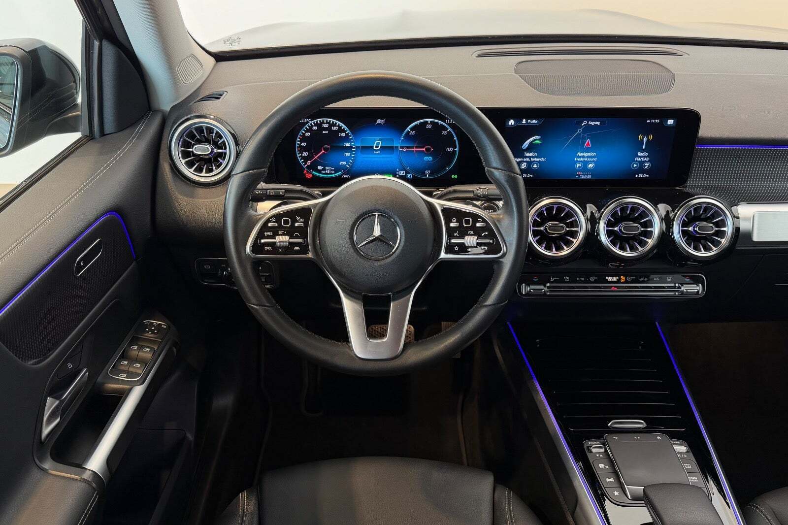 Grå Mercedes EQB250 fra 2023