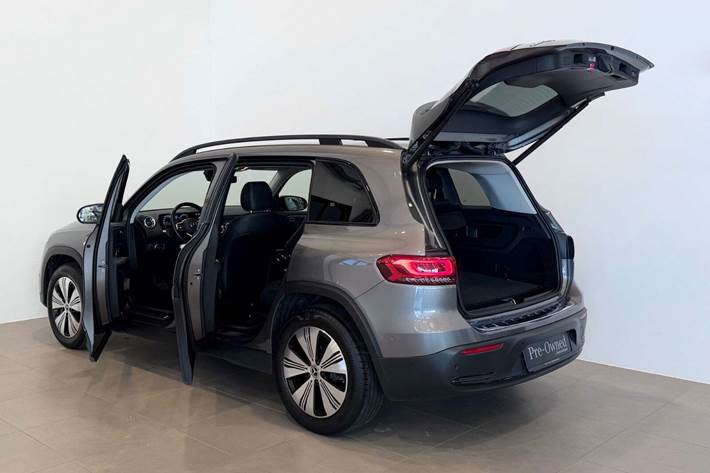 Grå Mercedes EQB250 fra 2023