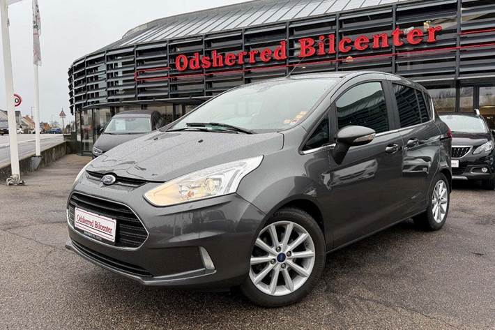 Grå Ford B-MAX fra 2016 set udefra