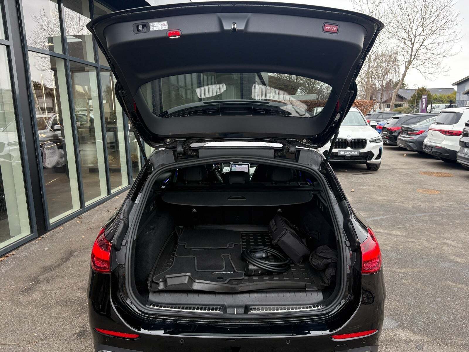 Sort Mercedes C300 e fra 2023