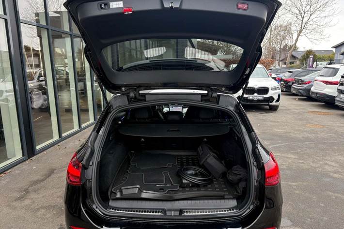 Sort Mercedes C300 e fra 2023