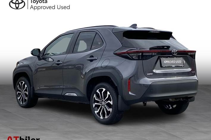 Grå Toyota Yaris Cross fra 2025