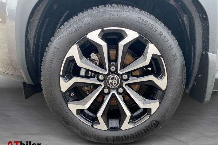 Grå Toyota Yaris Cross fra 2025