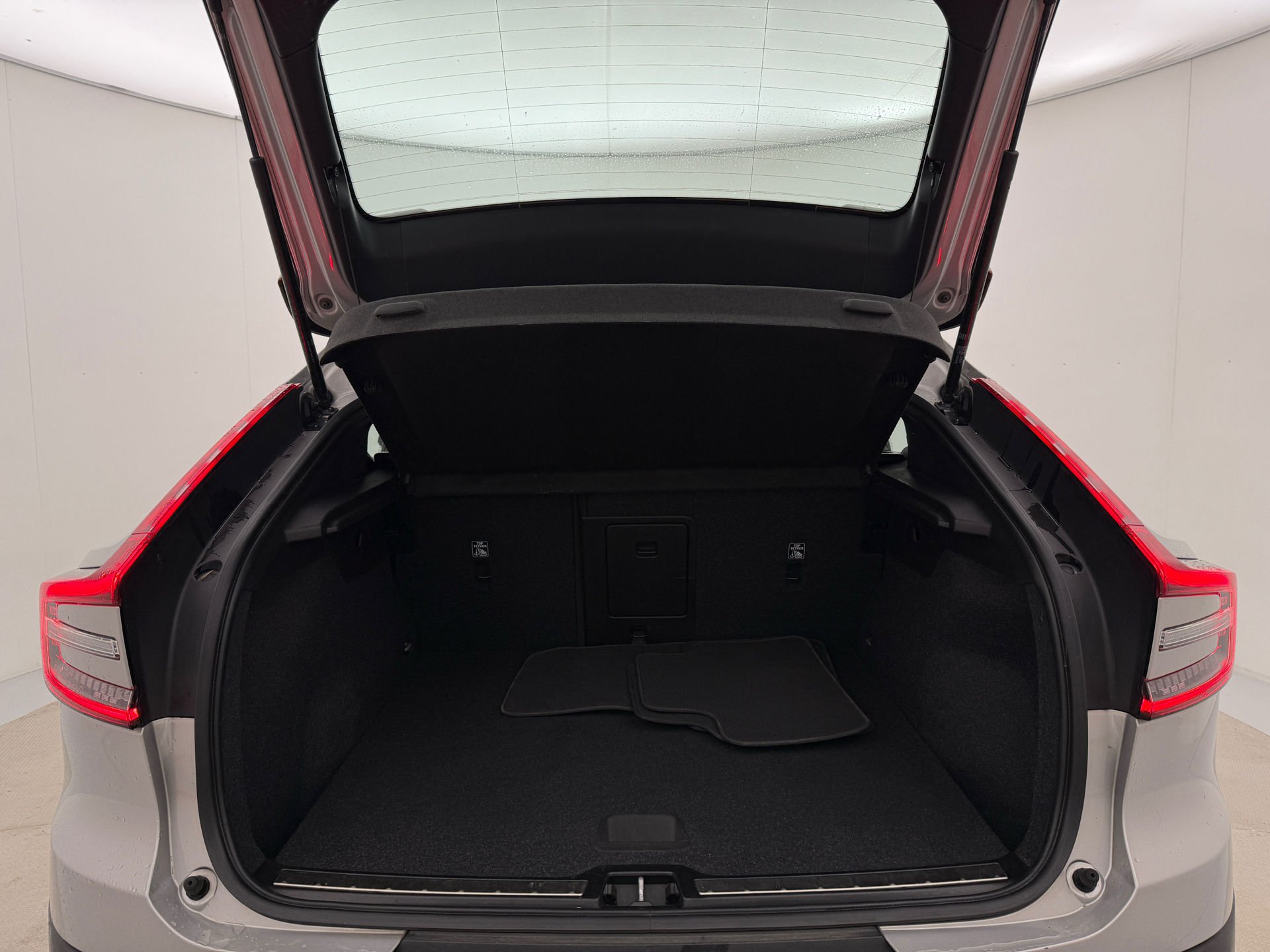 Sølv Volvo C40 fra 2023