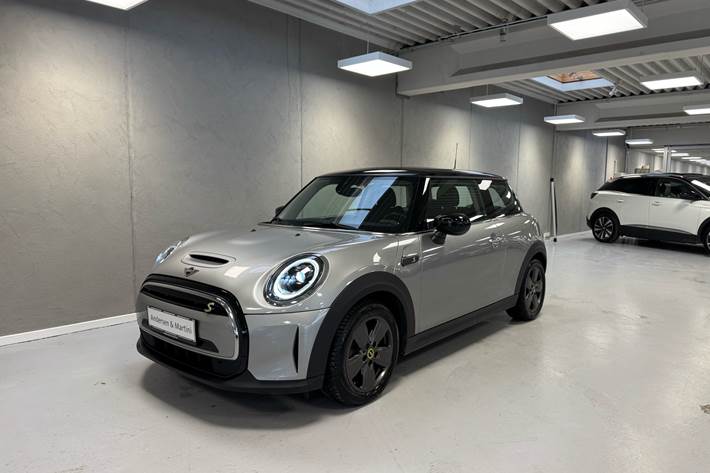 Sølv Mini Cooper fra 2023