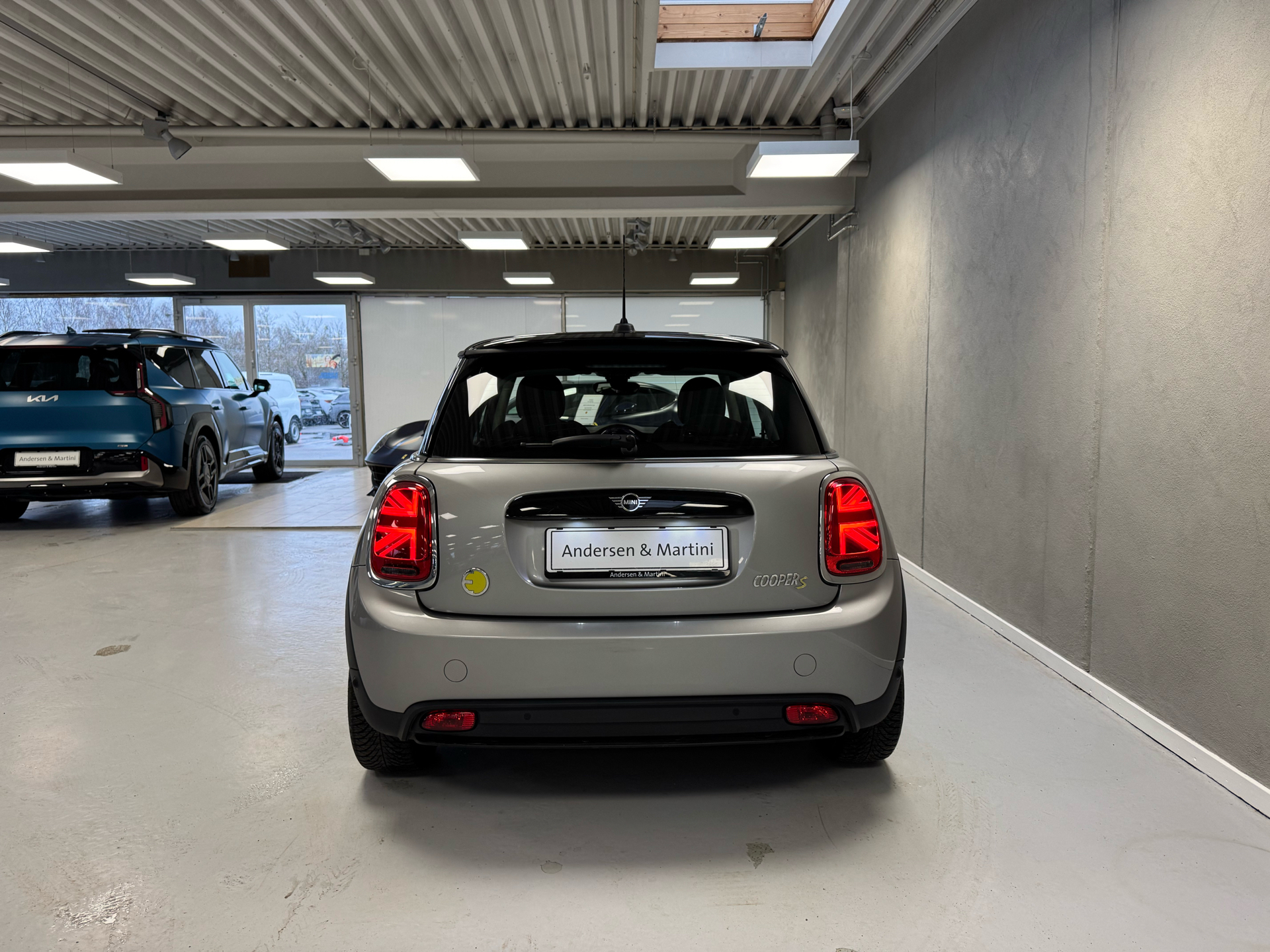 Sølv Mini Cooper fra 2023