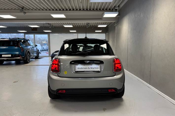 Sølv Mini Cooper fra 2023