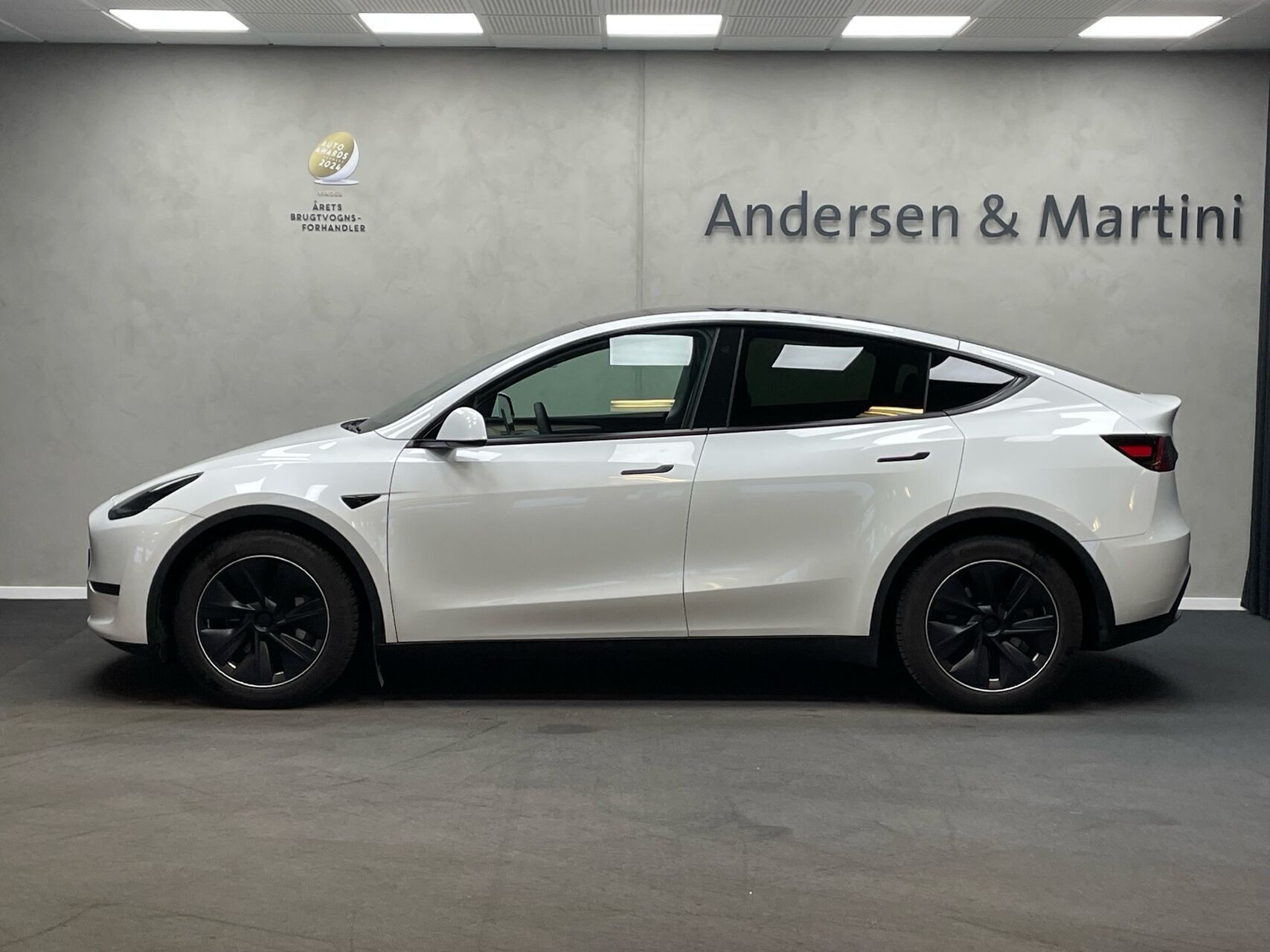 Tesla Model Y EL Long Range AWD 514HK 5d Aut.