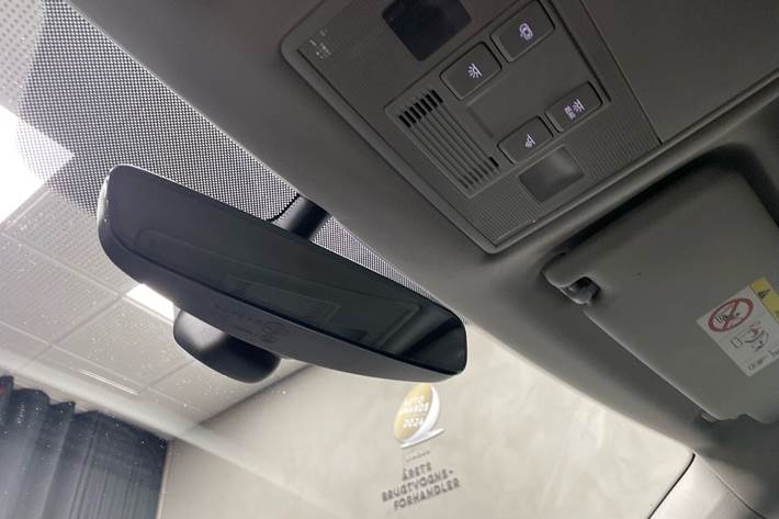 Grå Skoda Superb fra 2017