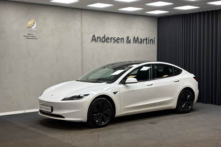 Hvid Tesla Model 3 fra 2023