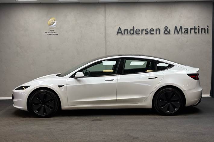 Hvid Tesla Model 3 fra 2023