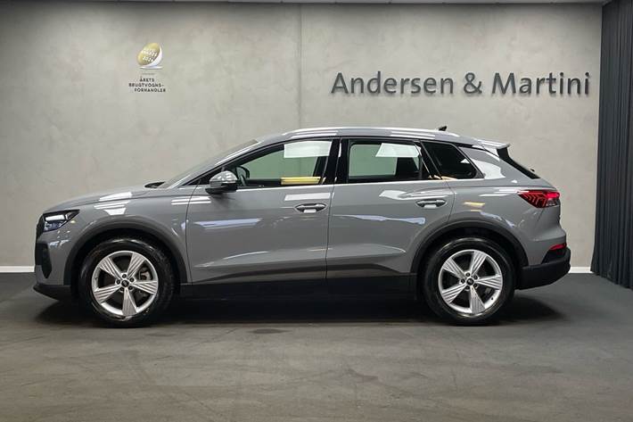 Grå Audi Q4 fra 2023