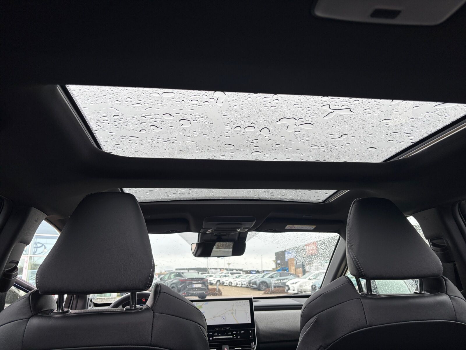 Blå Toyota BZ4X fra 2023