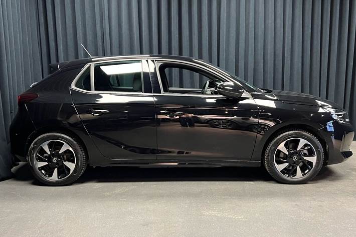 Sort Opel Corsa-e fra 2024