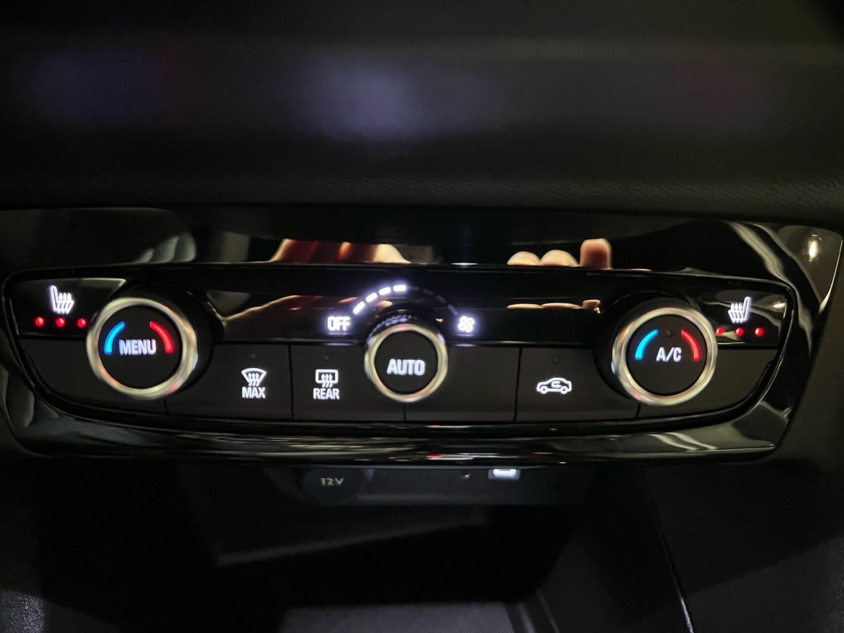 Sort Opel Corsa-e fra 2024