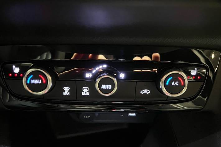 Sort Opel Corsa-e fra 2024