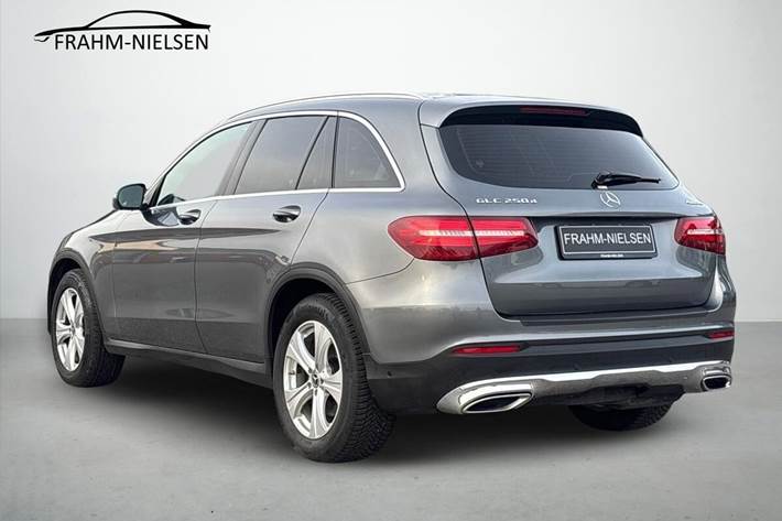 Grå Mercedes GLC250 d fra 2018