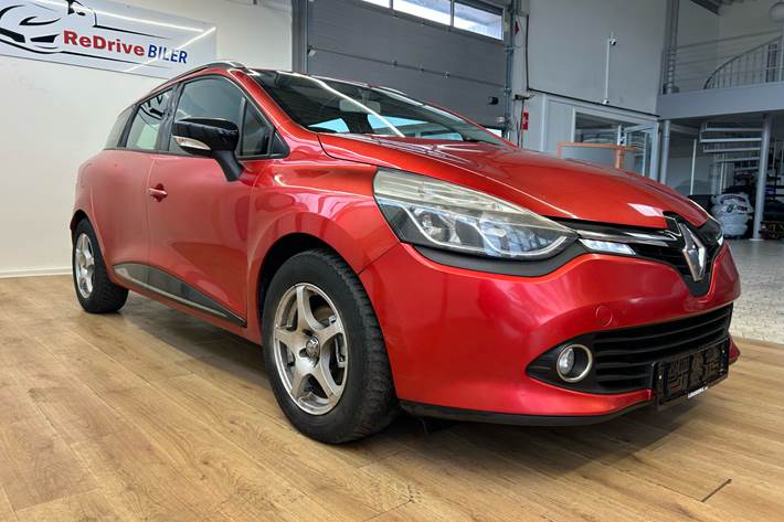 Rød Renault Clio fra 2014